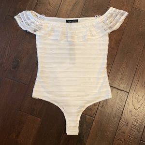 BCBG MAXAZRIA off shoulder top 🤍